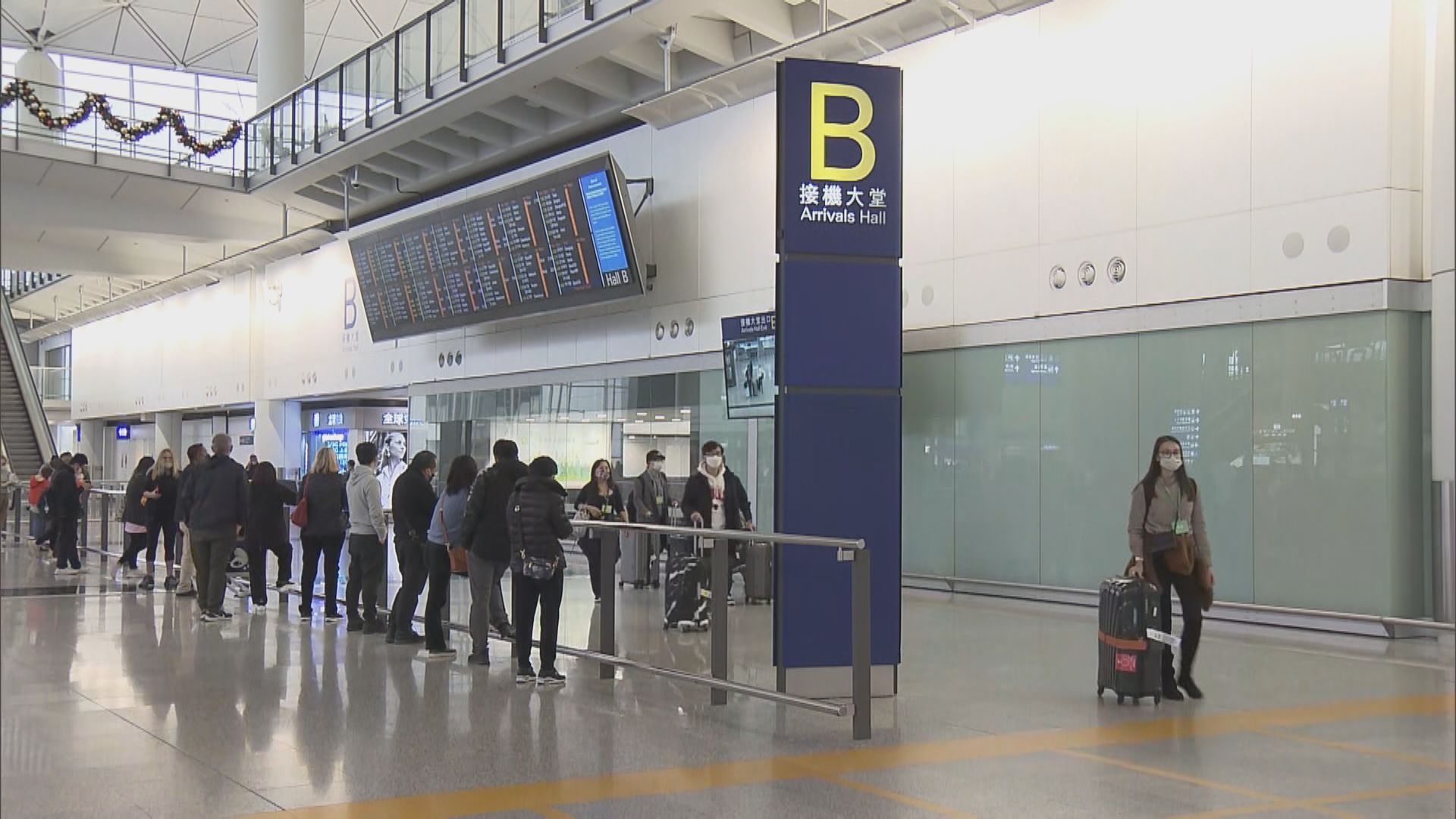 回港市民稱取消黃碼毋須改期做美容　外國旅客稱會外出品嚐香港美食