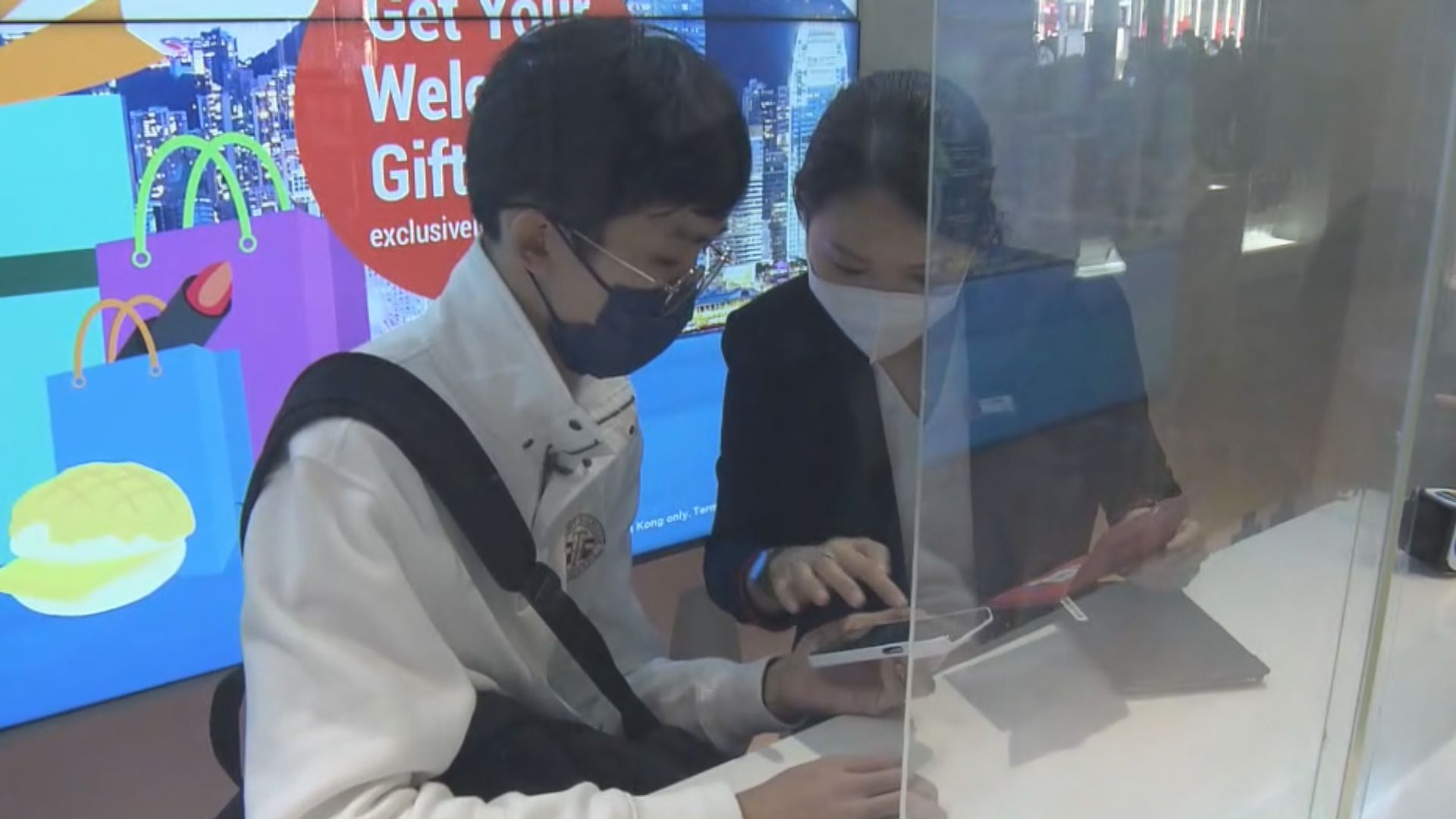 政府送機票加消費優惠券　訪港旅客稱會短期或再來港