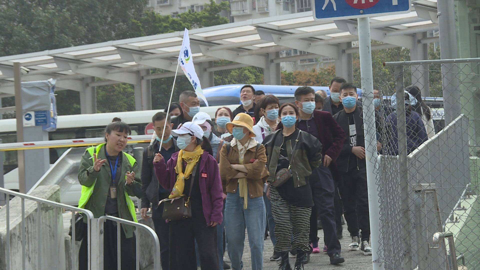 截至下午4時　各口岸出境人次逾10.4萬　入境則有近7萬