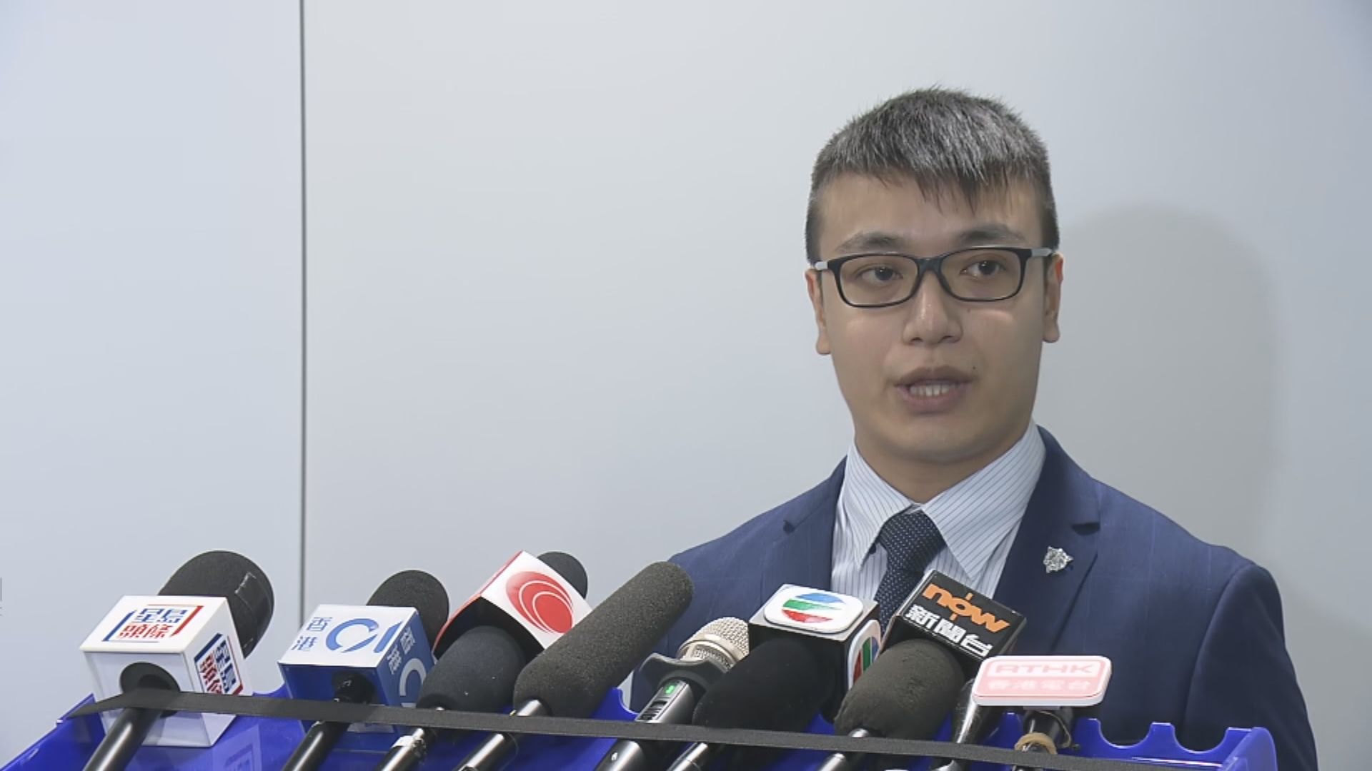 警方搗非法賭場及毒窟等拘四百多人 年紀最大93歲