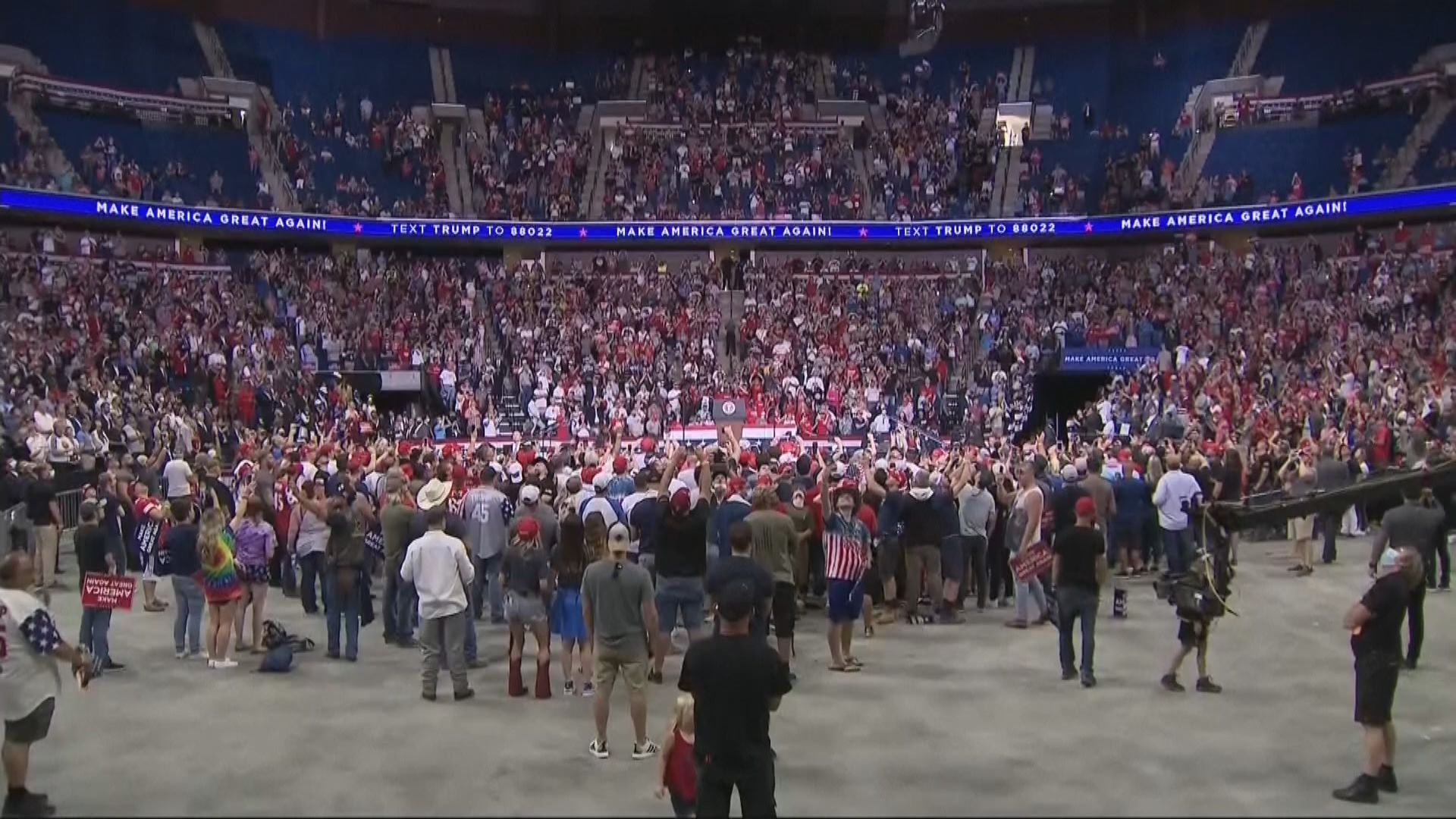 特朗普造勢大會僅六千多人出席　據報因大批韓粉報名後缺席