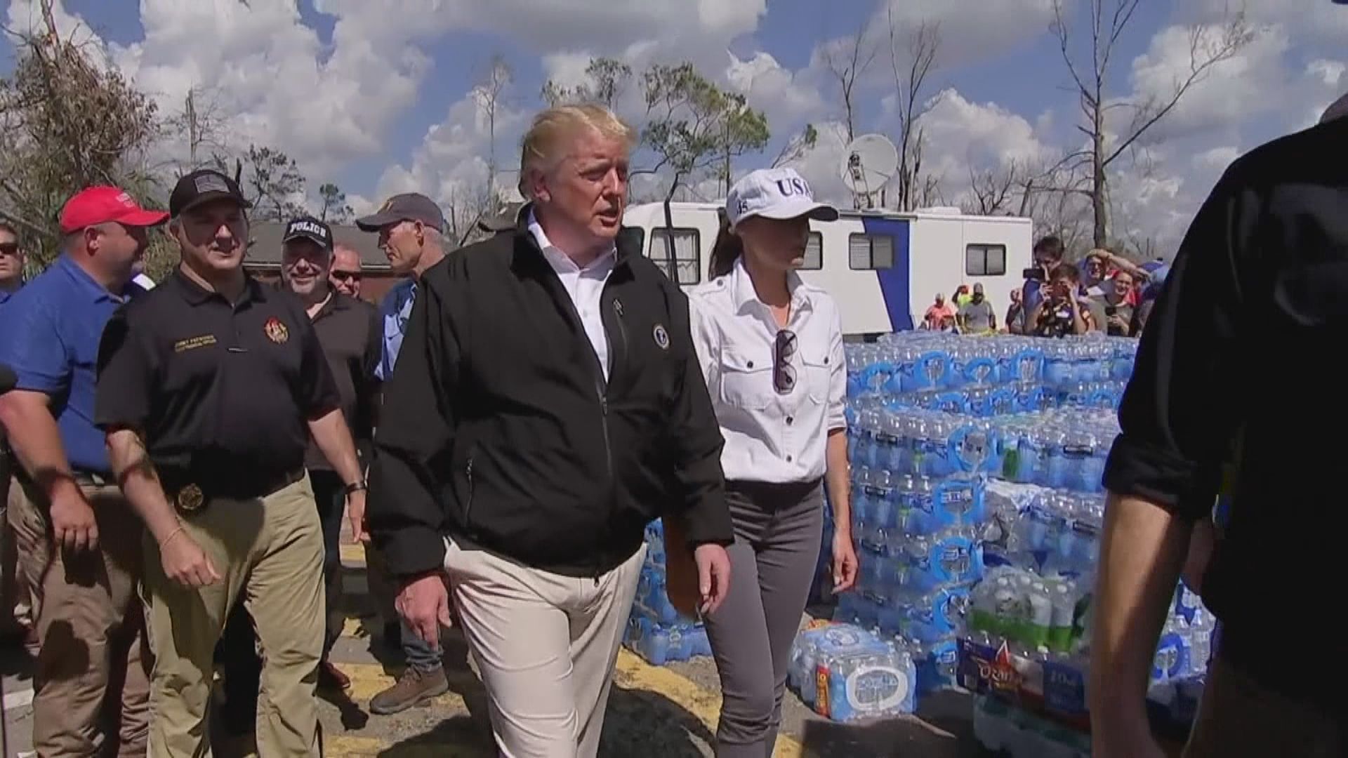 特朗普到佛羅里達州視察災情