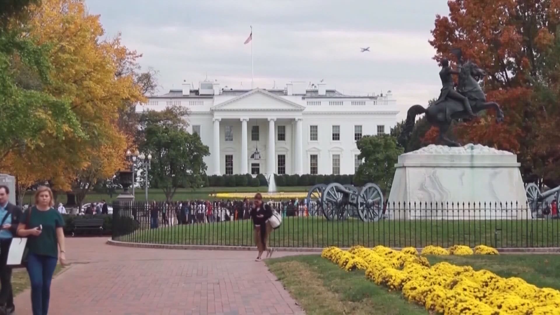 華爾街日報：幕僚曾談安排特朗普會晤鮑威爾