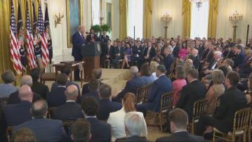 特朗普批評鮑威爾不肯減息是「傻瓜」　又稱不覺得自己像國王