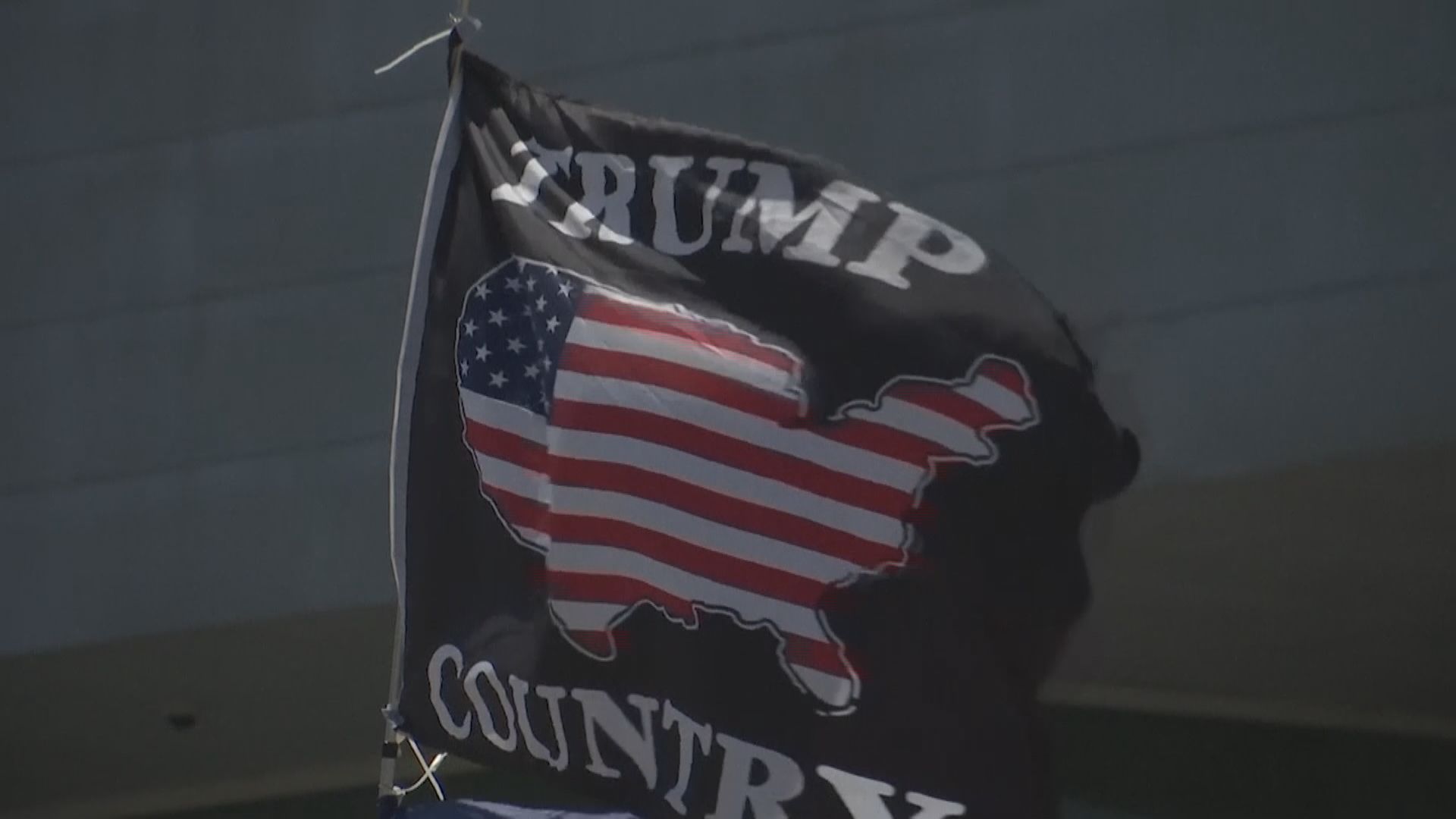 特朗普警告示威者勿在造勢大會生事