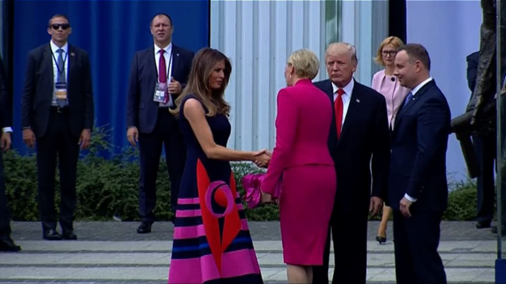 特朗普出訪握手事件再成話題