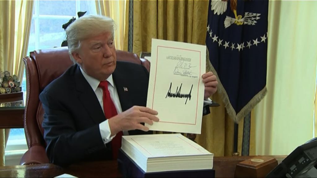 特朗普簽署大規模減稅法案