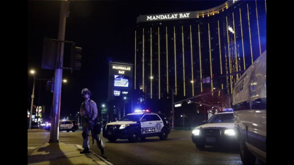 特朗普慰問槍擊案死難者家屬