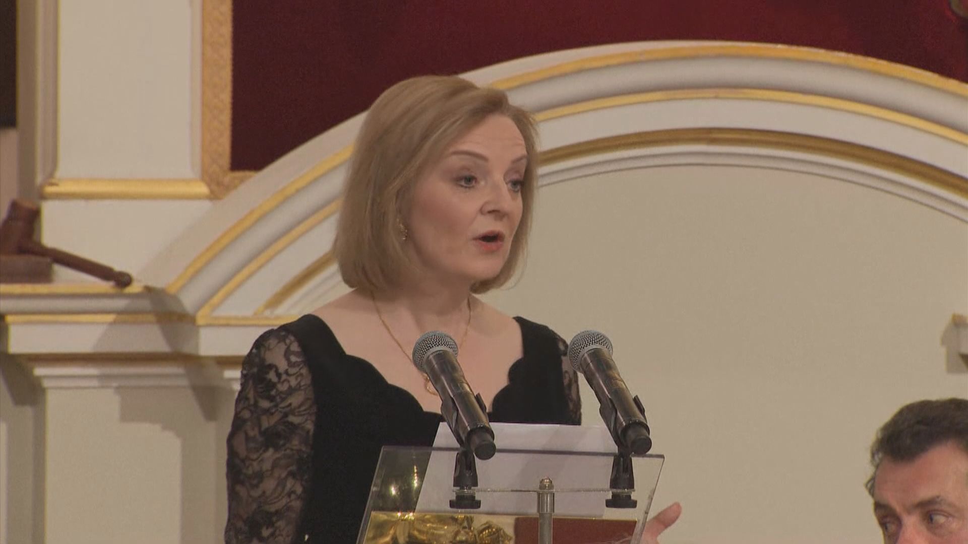 卓慧思在錄音中批評英國勞工技術和生產力低