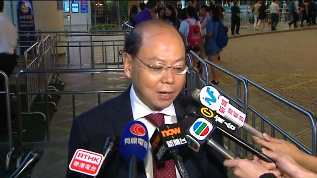 曾偉雄：加入私人機構經詳細審批