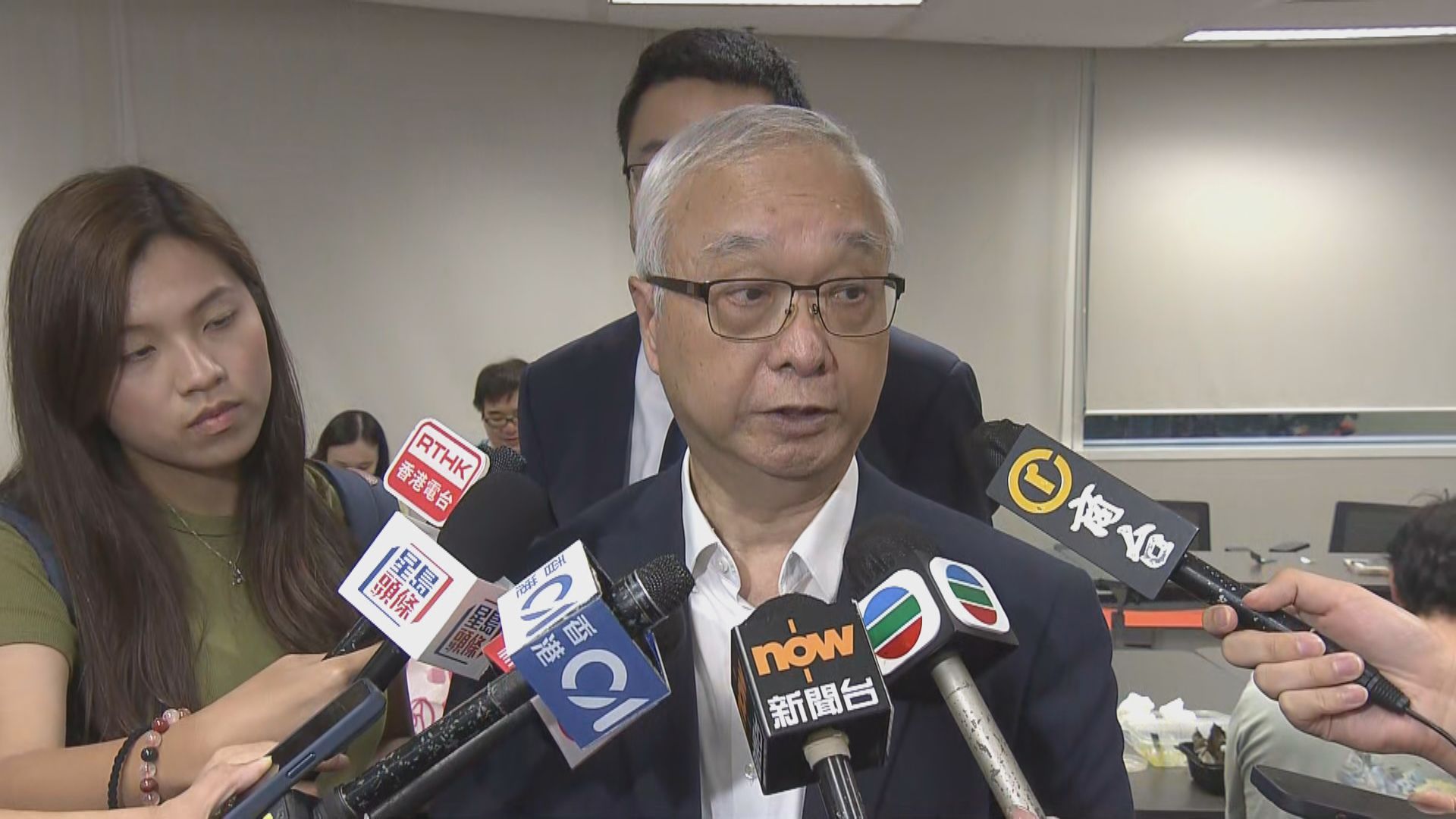 謝展寰：會審視垃圾徵費先行先試計劃產生的問題 月底向立法會報告