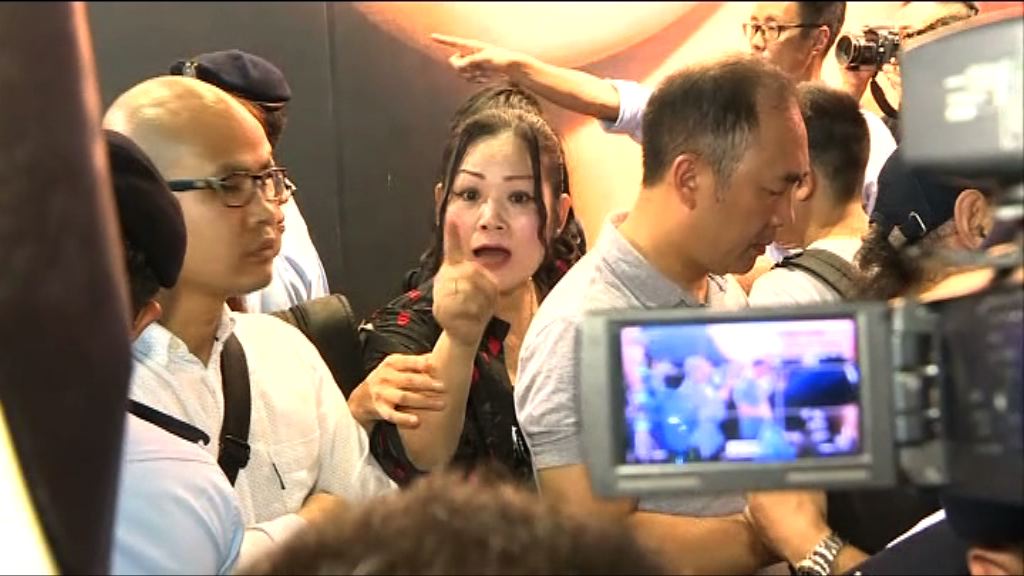 團體抗議尖沙咀街頭表演者　雙方一度發生衝突