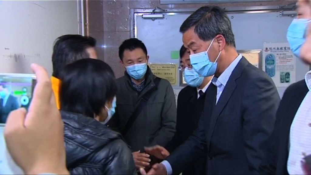 港鐵車廂起火　梁振英到醫院探望傷者