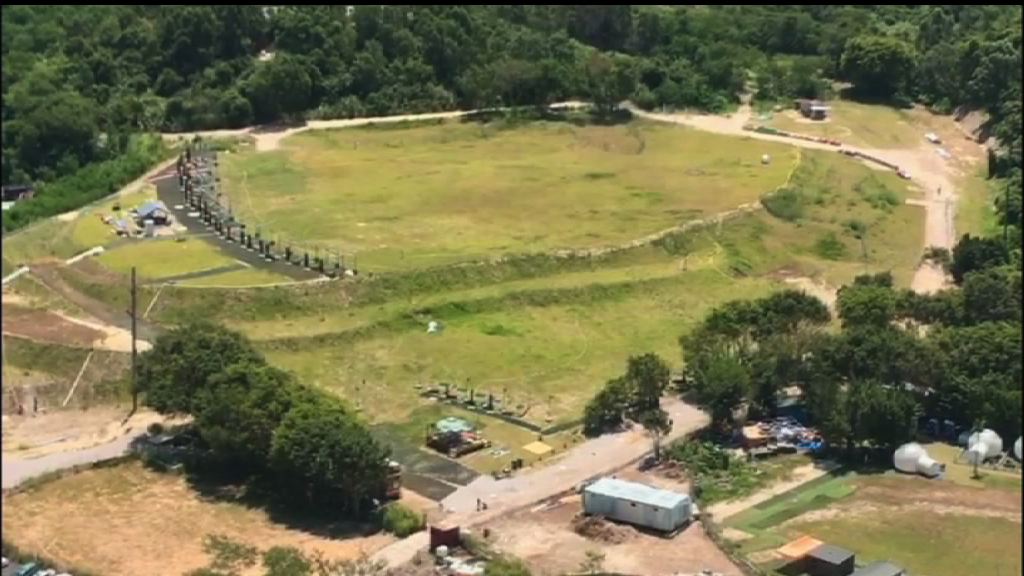 天水圍嘉湖山莊泥頭山變高球場