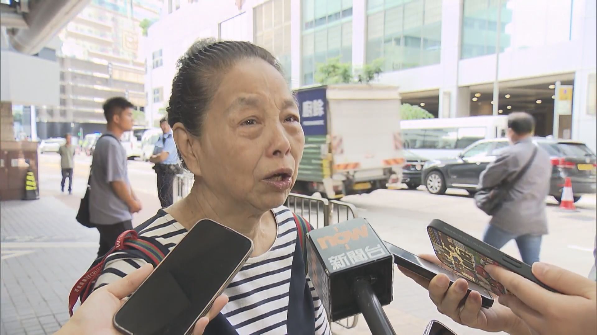 董建華公祭大殮　不少市民攜同鮮花等作最後道別