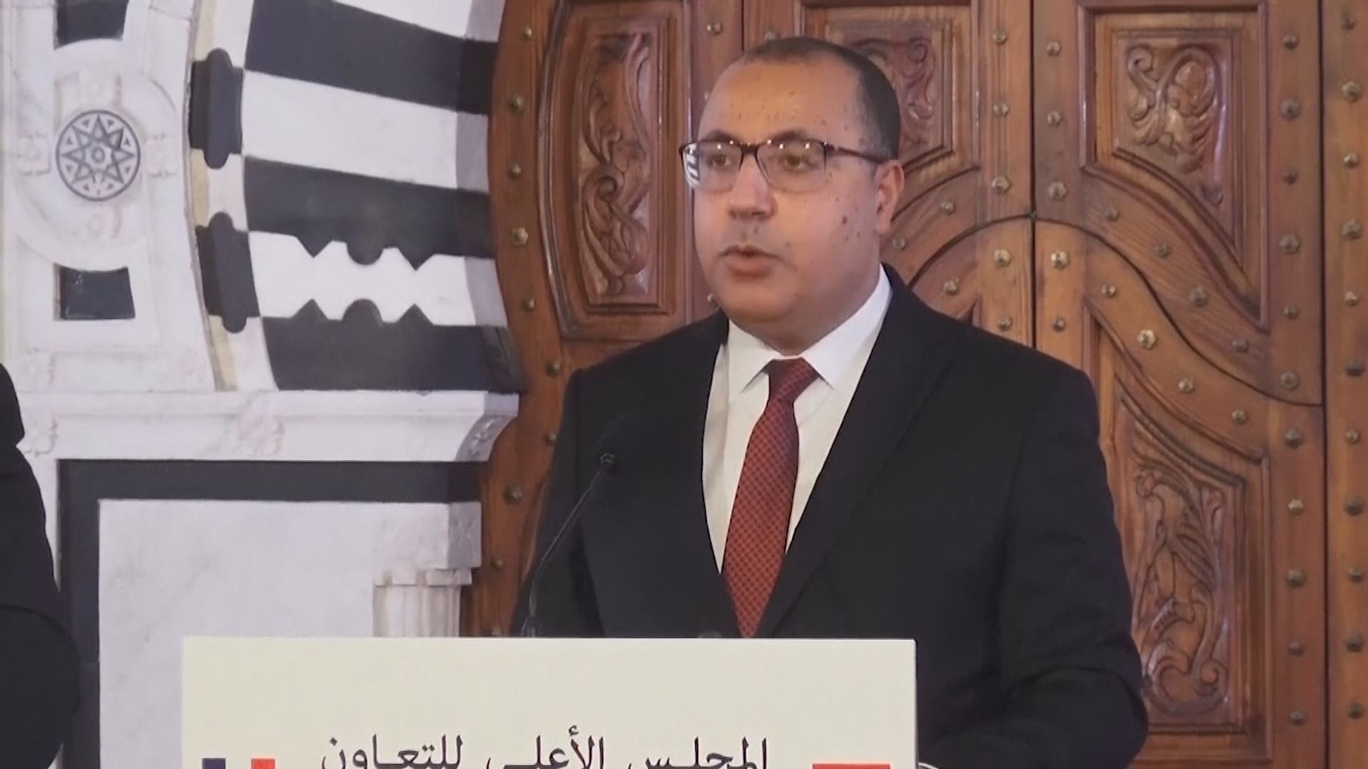 突尼斯總理接種新冠疫苗後確診　有報道指他接種輝瑞