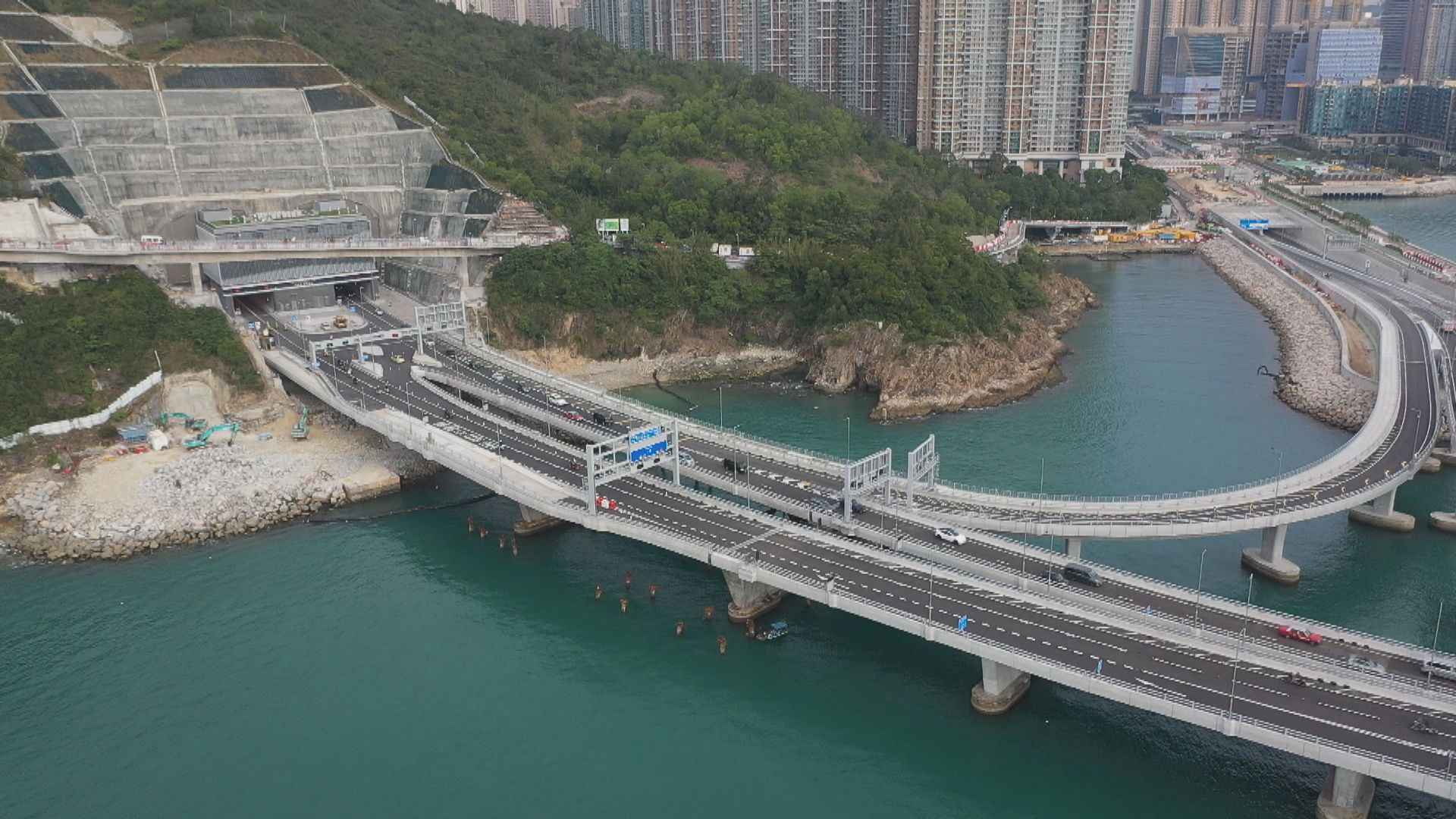 將藍隧道有效分流近3成車流　下月試辦過海隧巴特別班次