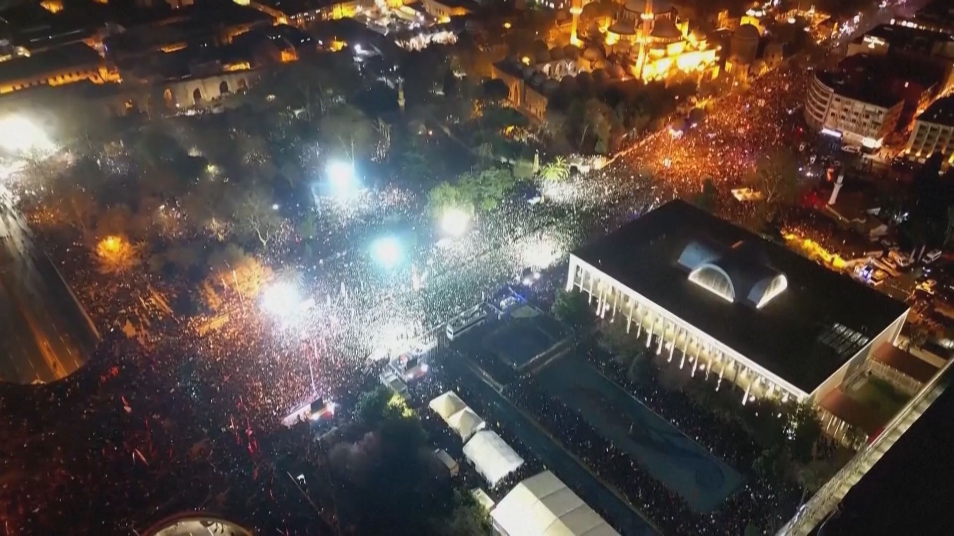 土耳其繼續有示威聲援伊馬姆奧盧　內政部宣布暫停其市長職務