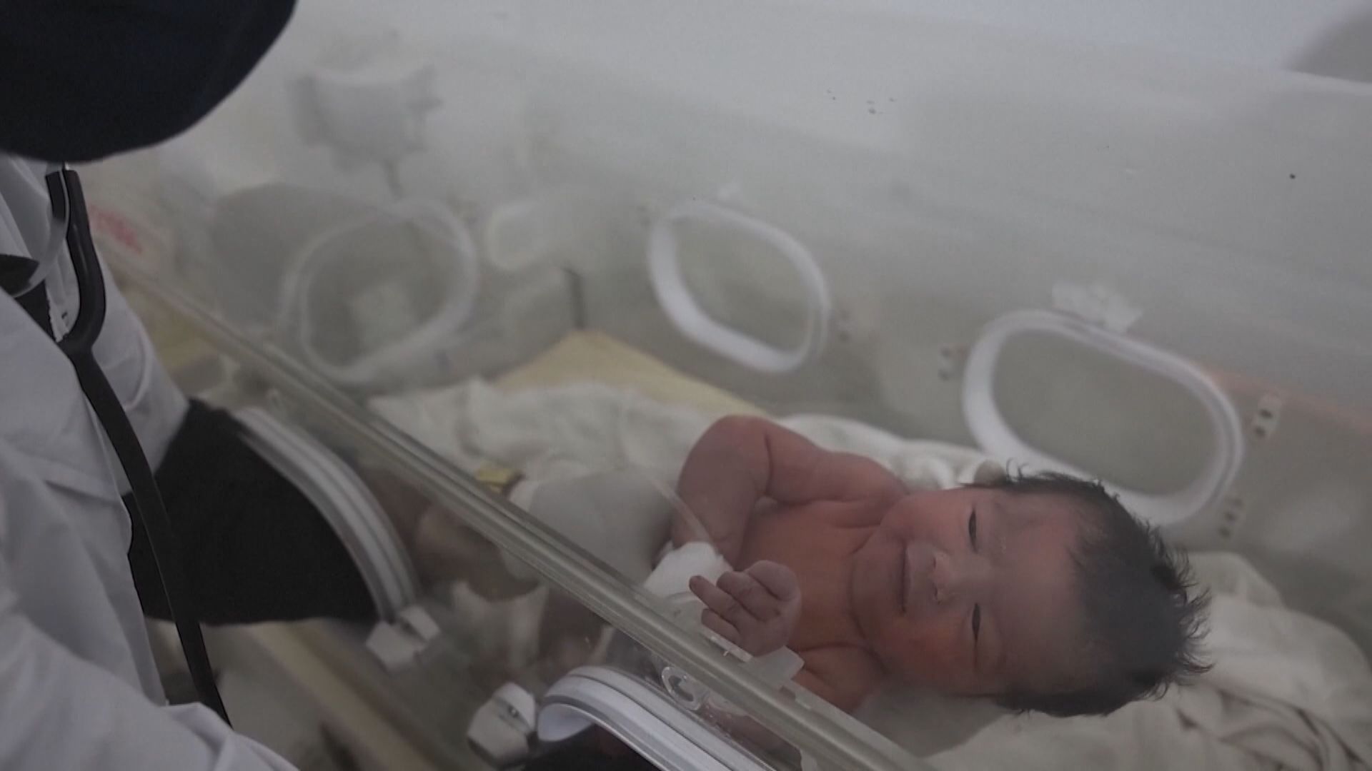 敘利亞災區有女嬰生於瓦礫堆惟家人全數罹難　土耳其10省進入緊急狀態三個月