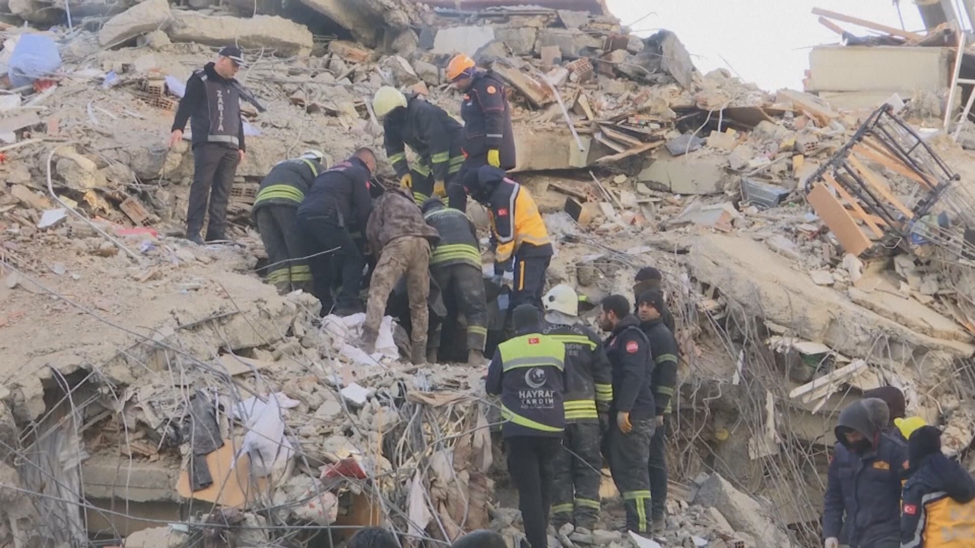 土耳其敘利亞地震死者續增至逾9600人　道路損毀等窒礙救援進度