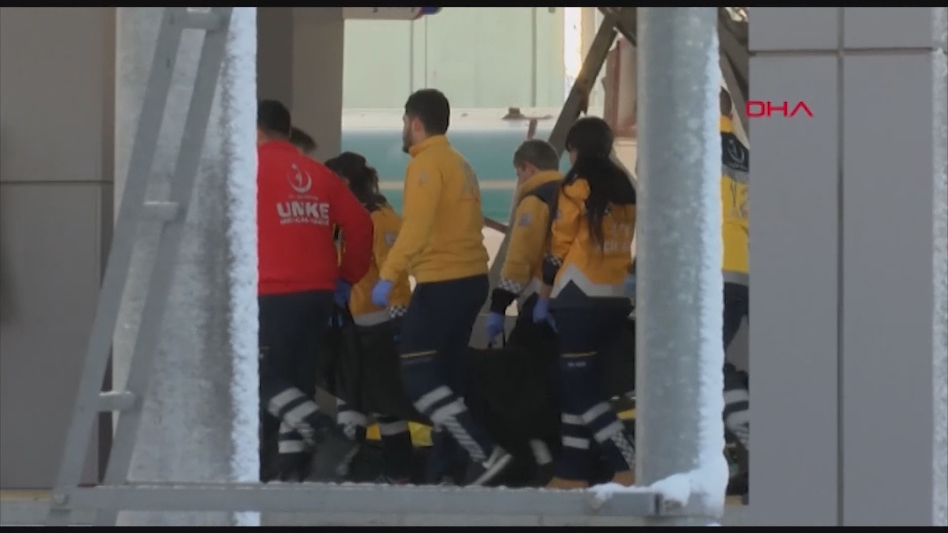 土耳其火車撞工程車出軌至少9死