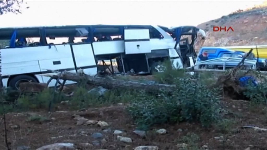 土耳其載難民巴士出事釀八死