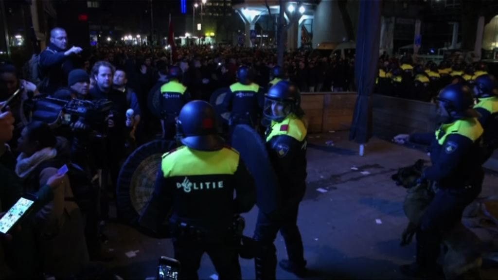 荷蘭驅散土耳其領事館外示威者