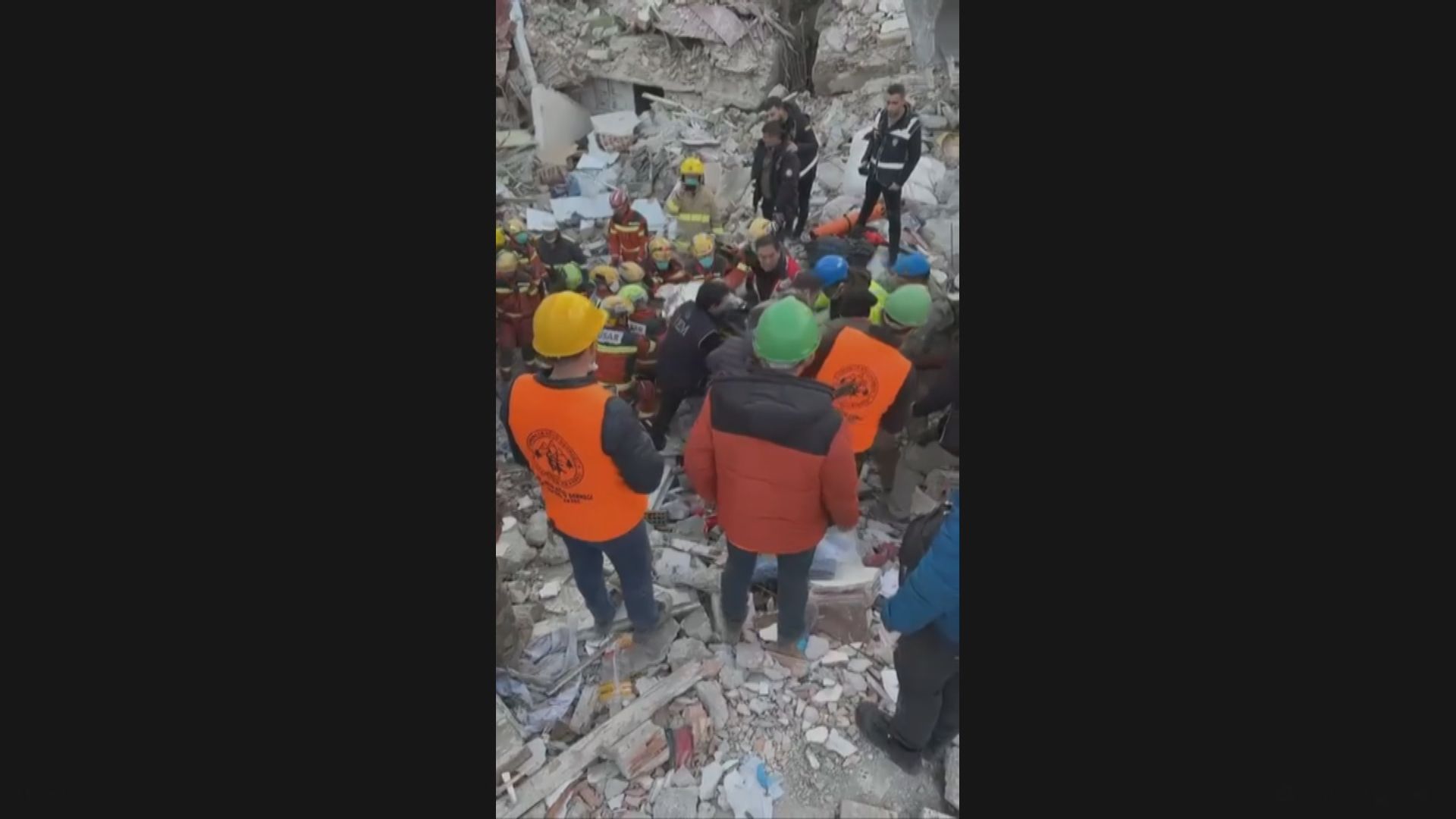 特區政府搜救隊在土耳其災區展開救援　已救出三名生還者