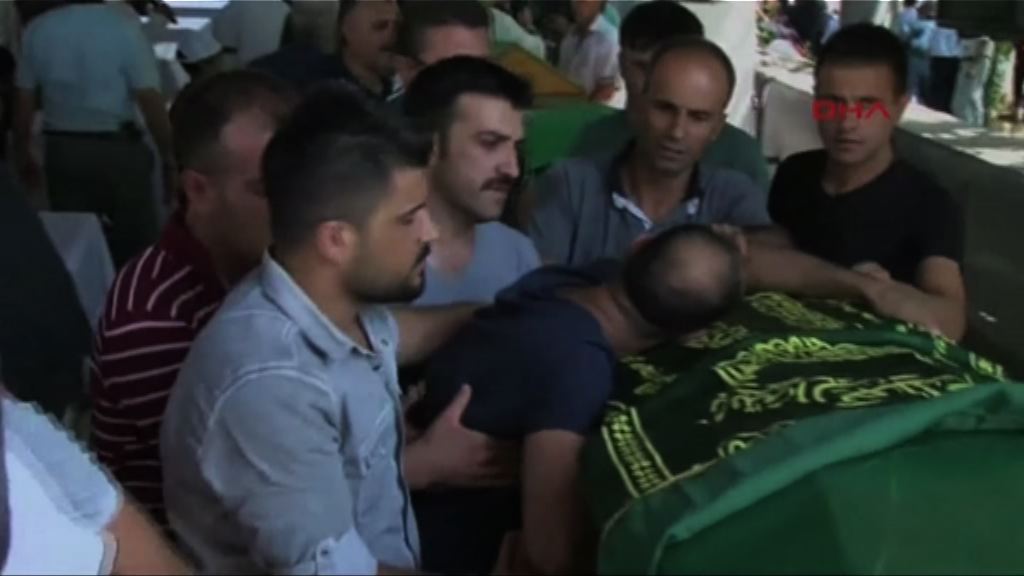 土耳其露天婚禮襲擊中死者舉殯
