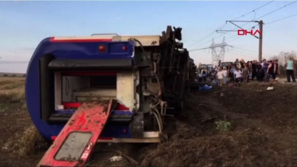 土耳其火車出軌逾80死傷