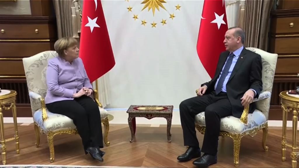 默克爾訪土耳其　晤埃爾多安