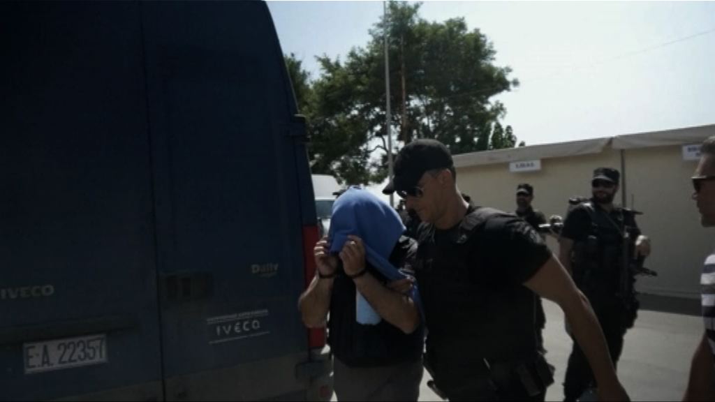 八名土耳其士兵被判入獄兩個月