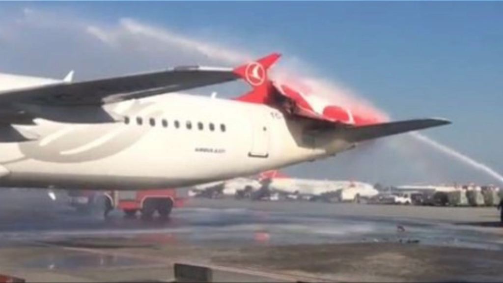 韓亞客機滑行時機翼削去另一客機尾翼