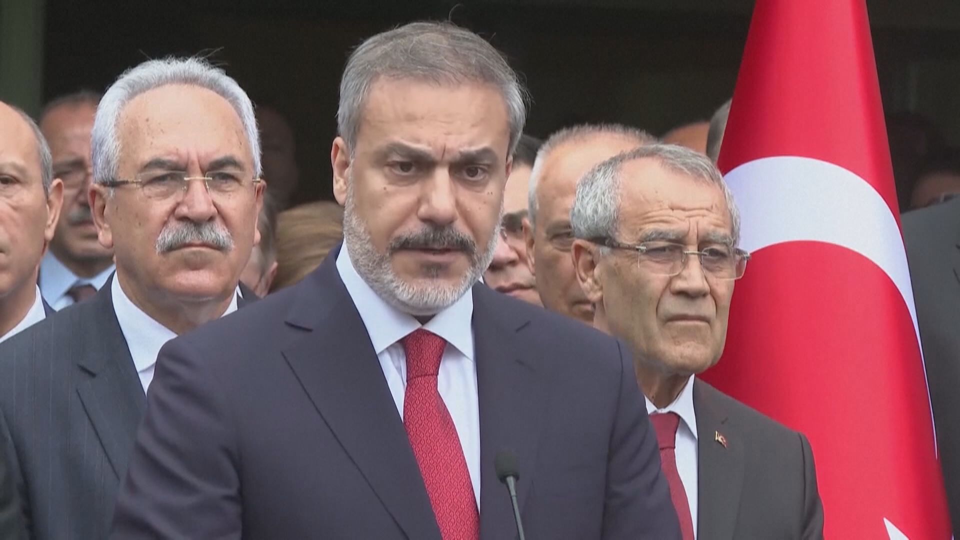 土耳其外長批對示威者焚燒可蘭經視而不見等於同謀