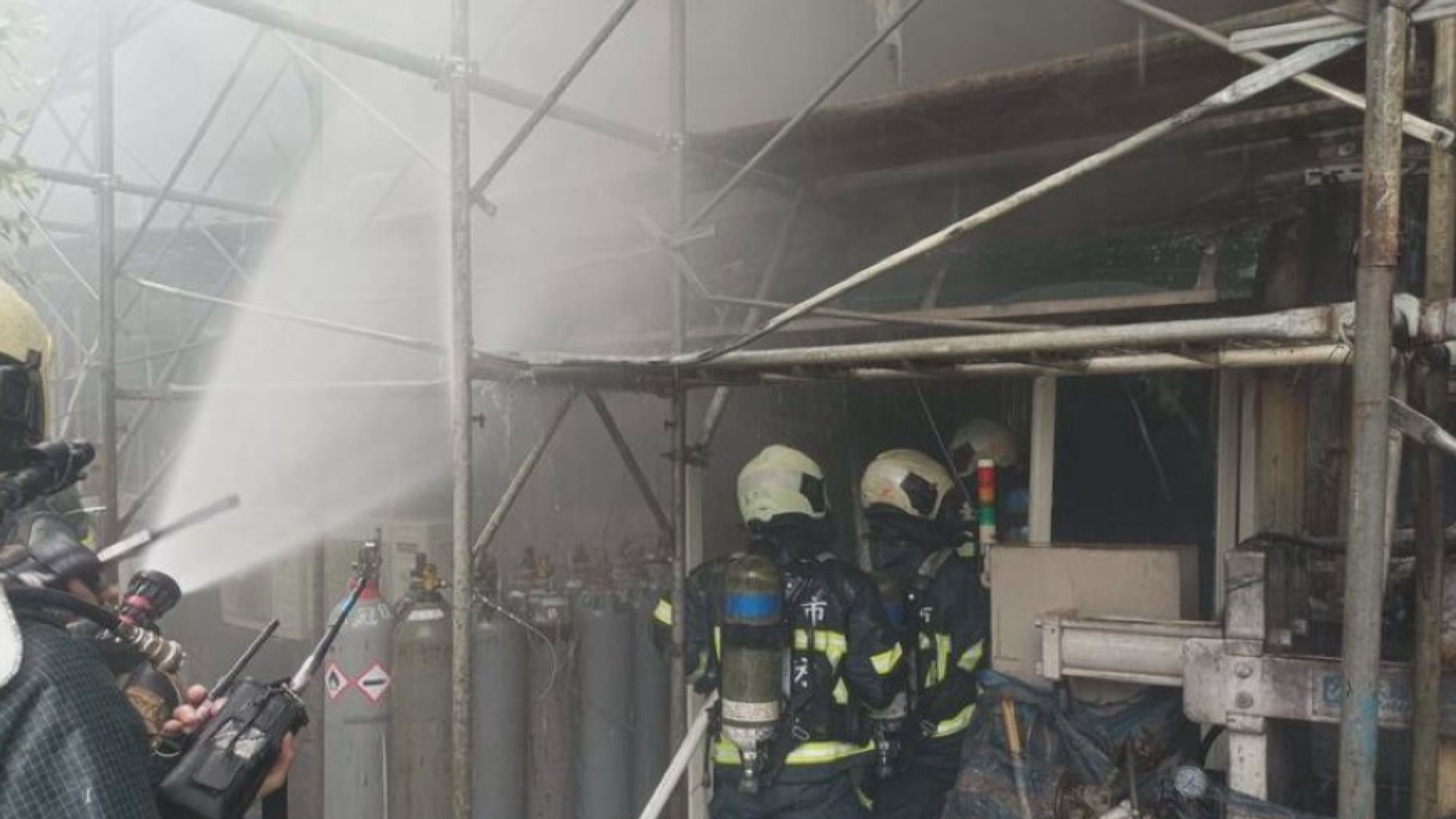 台灣大學實驗室爆炸起火12名學生受傷送院