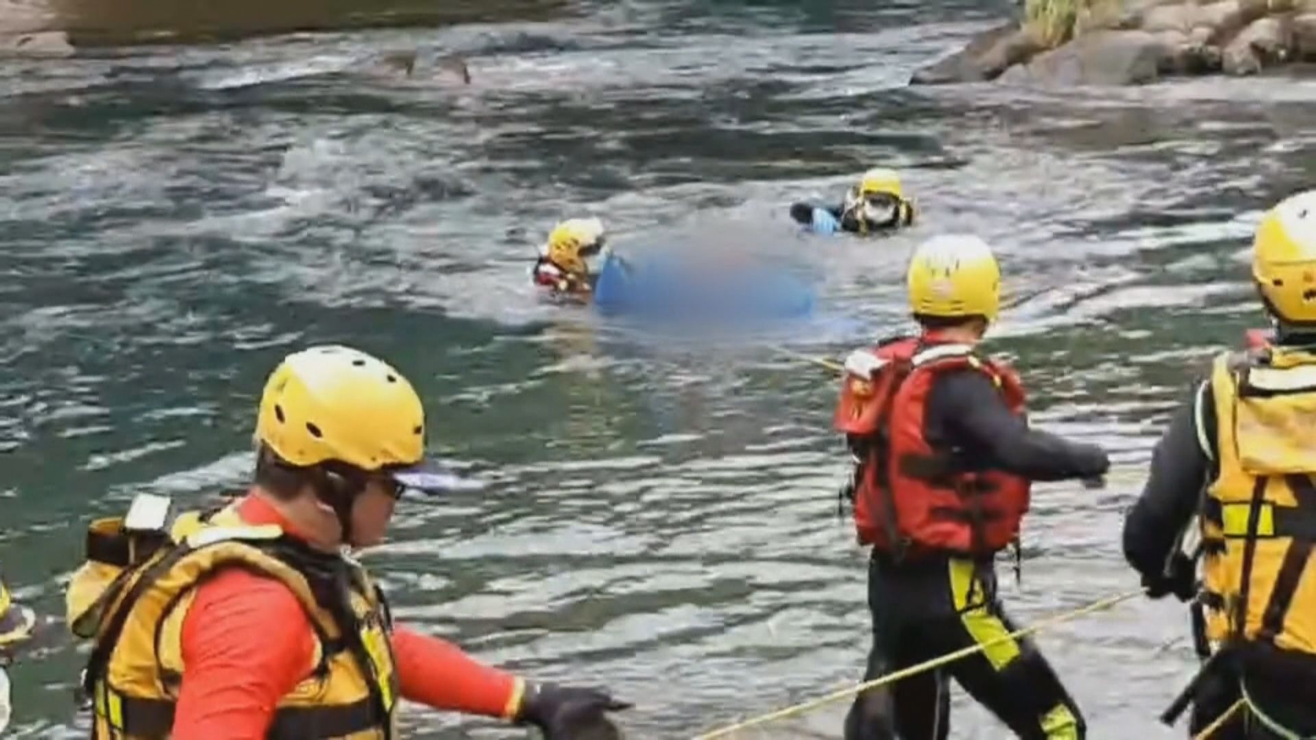 台虎豹潭山洪暴發事故　救援人員今早尋獲一具遺體
