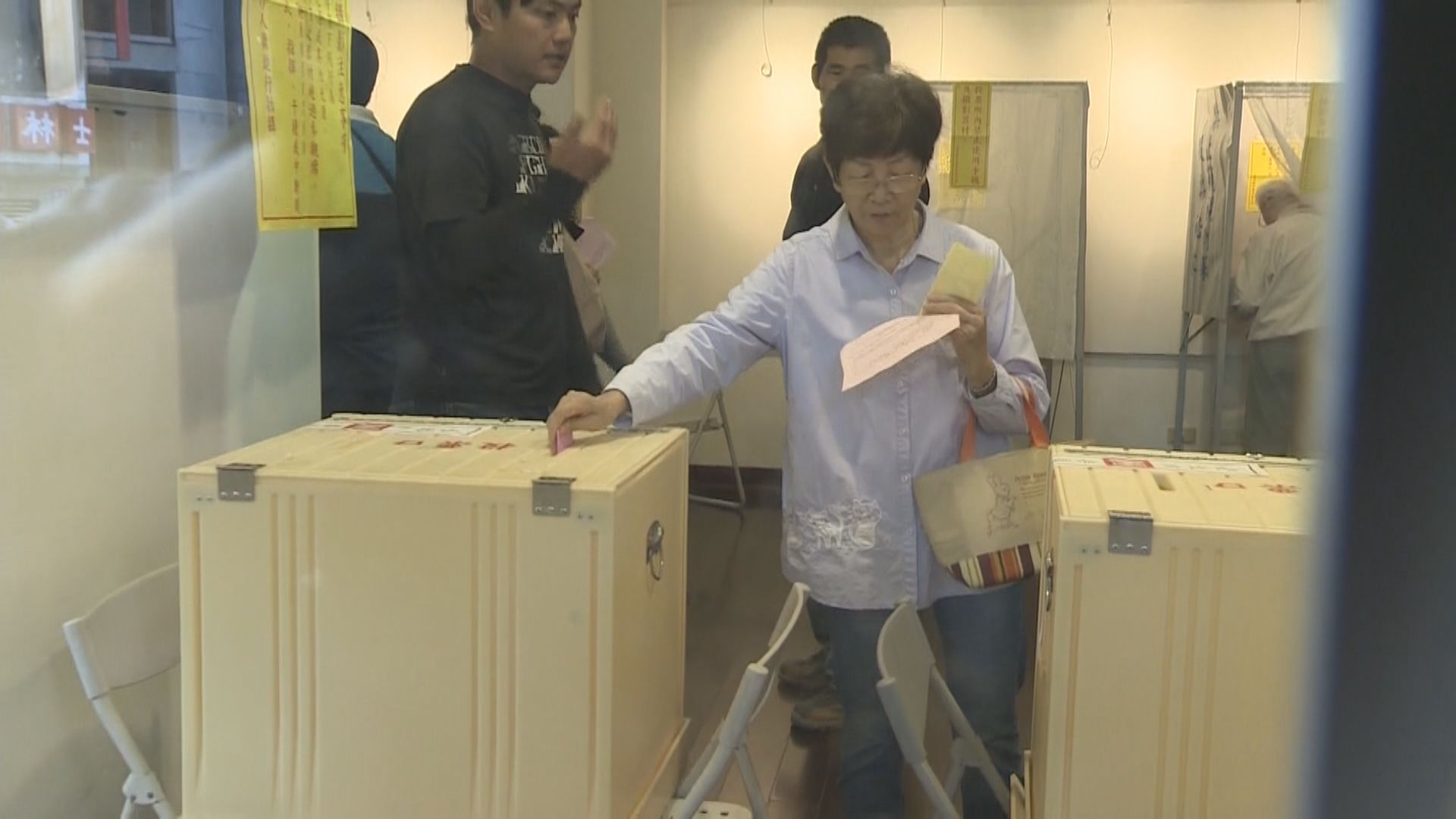 台灣九合一選舉　選民反應踴躍