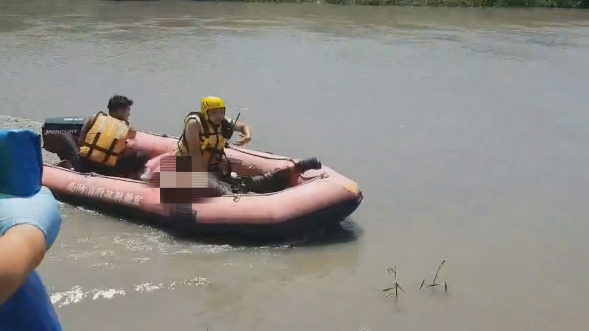 台灣駕滑翔傘男子墜溪溺斃