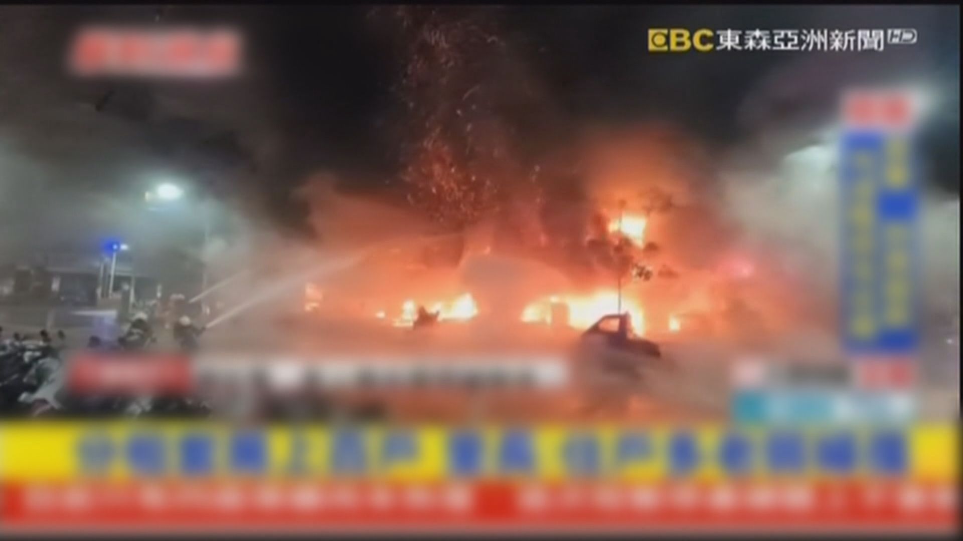 高雄大樓凌晨起火　多人一度被困