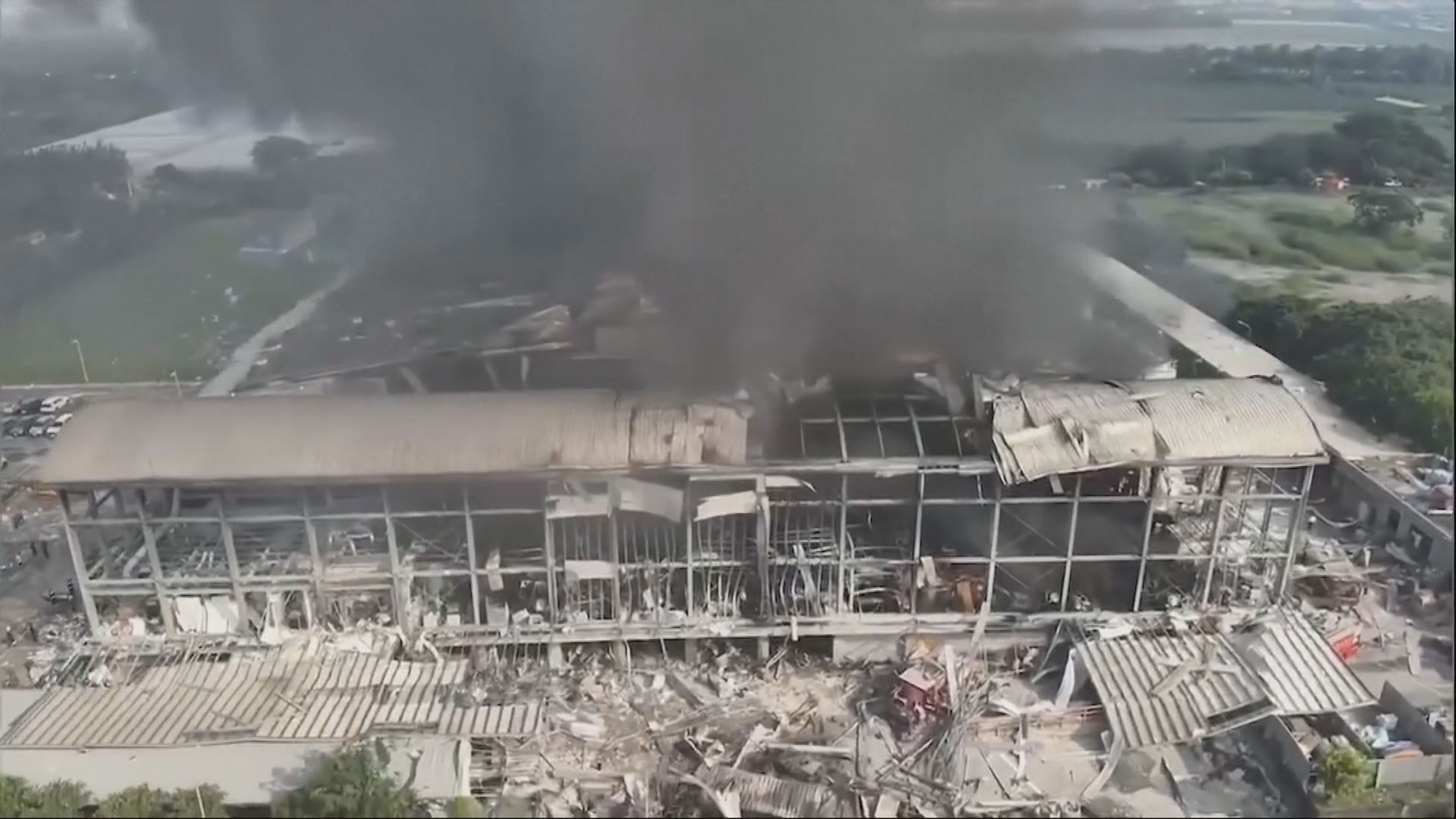 台灣屏東工廠大火 受傷消防員：撤退途中瞬間大爆炸