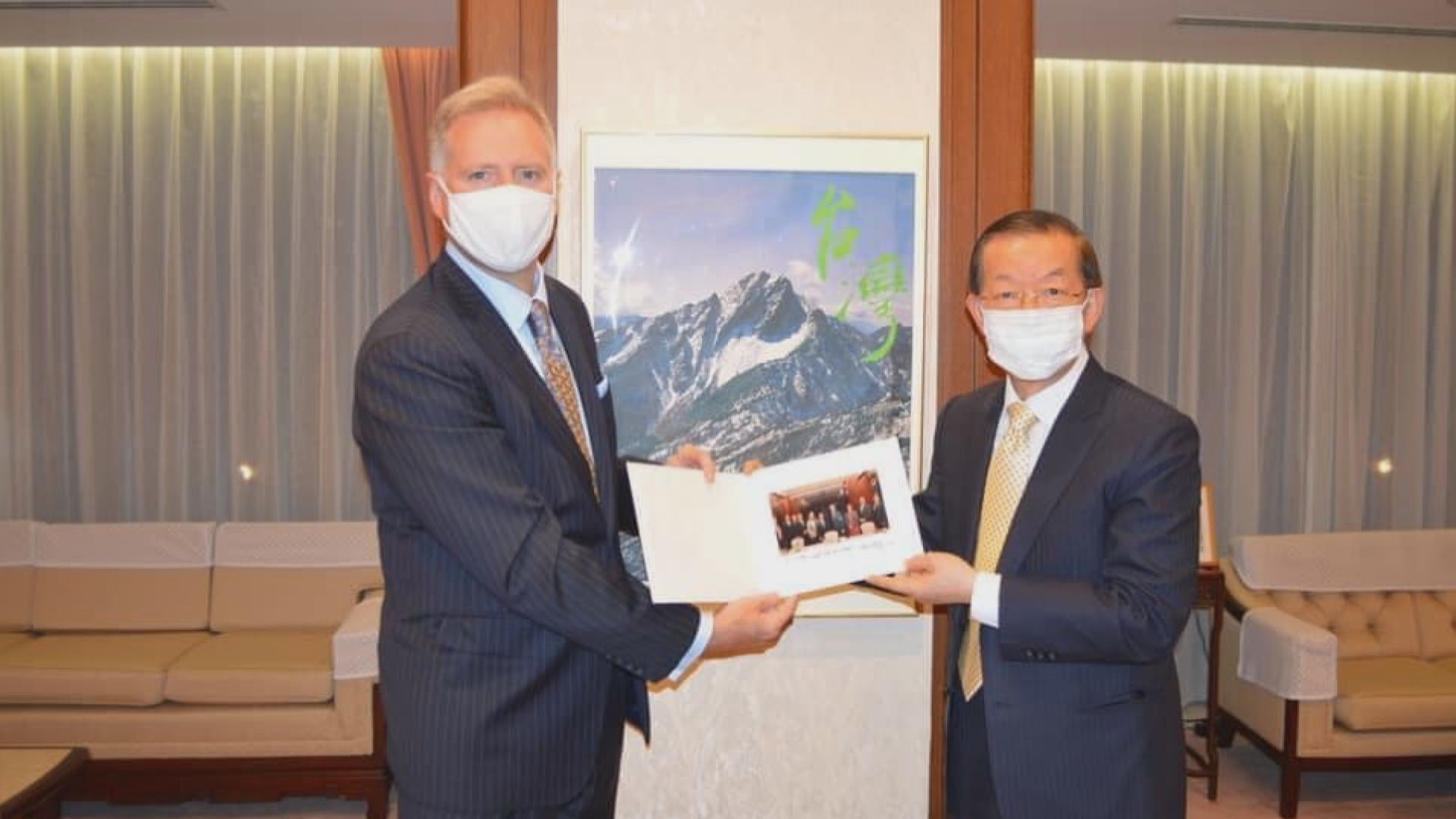 台灣駐日代表邀美國駐日代理大使到官邸餐敘