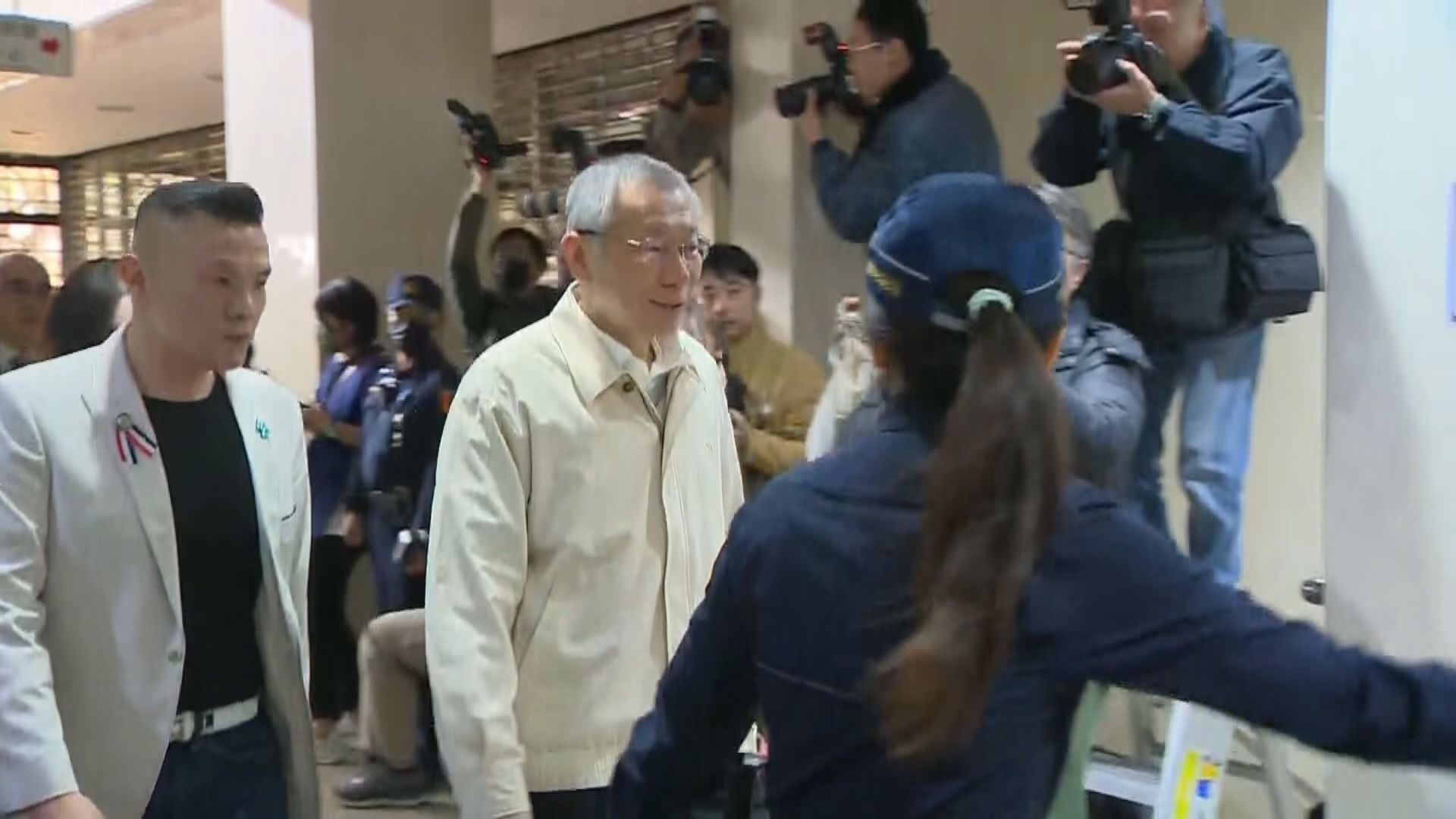 柯文哲被裁定須多交四千萬元新台幣保釋金並接受電子監控