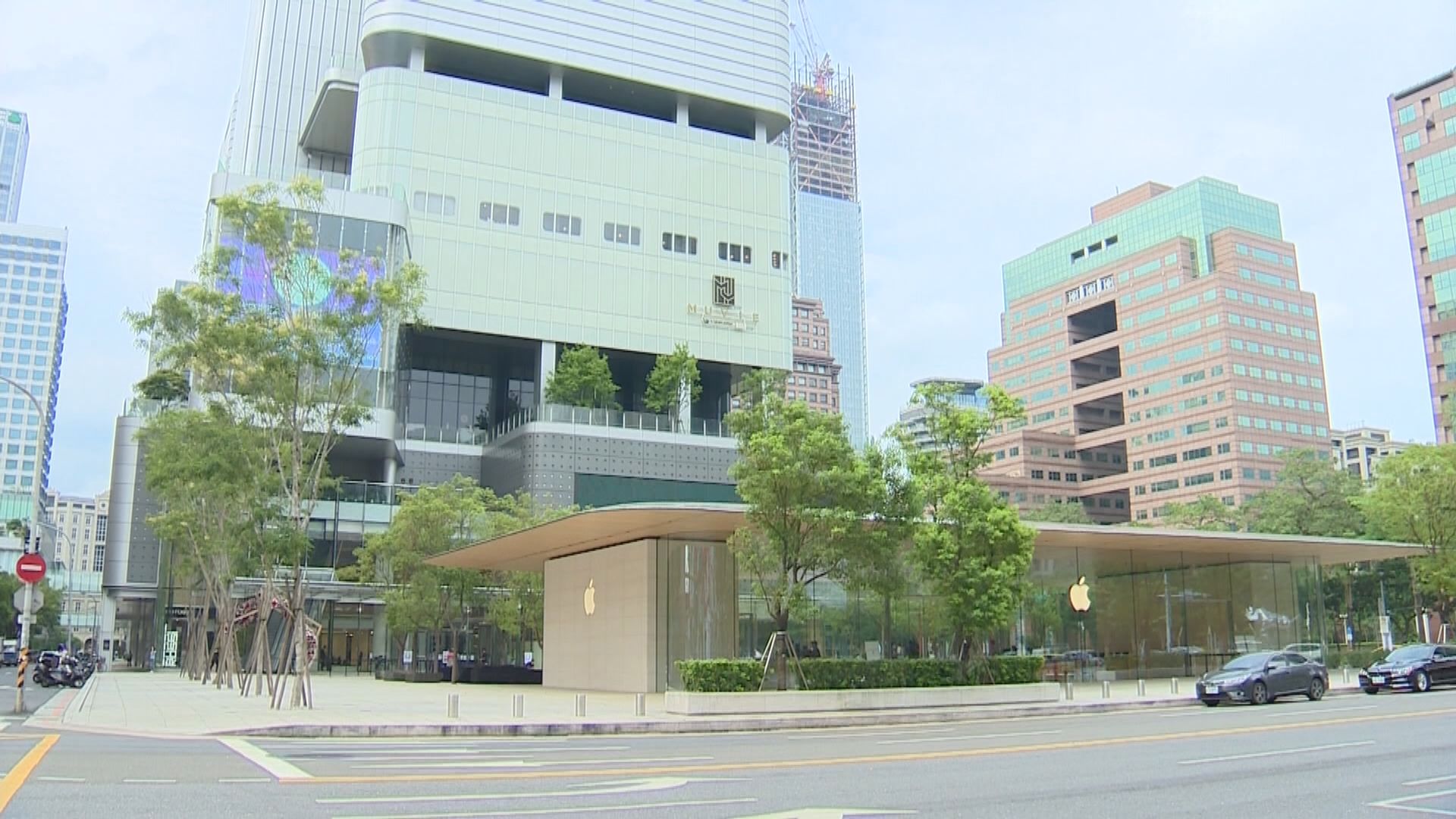 台灣今天起放寬室內口罩令