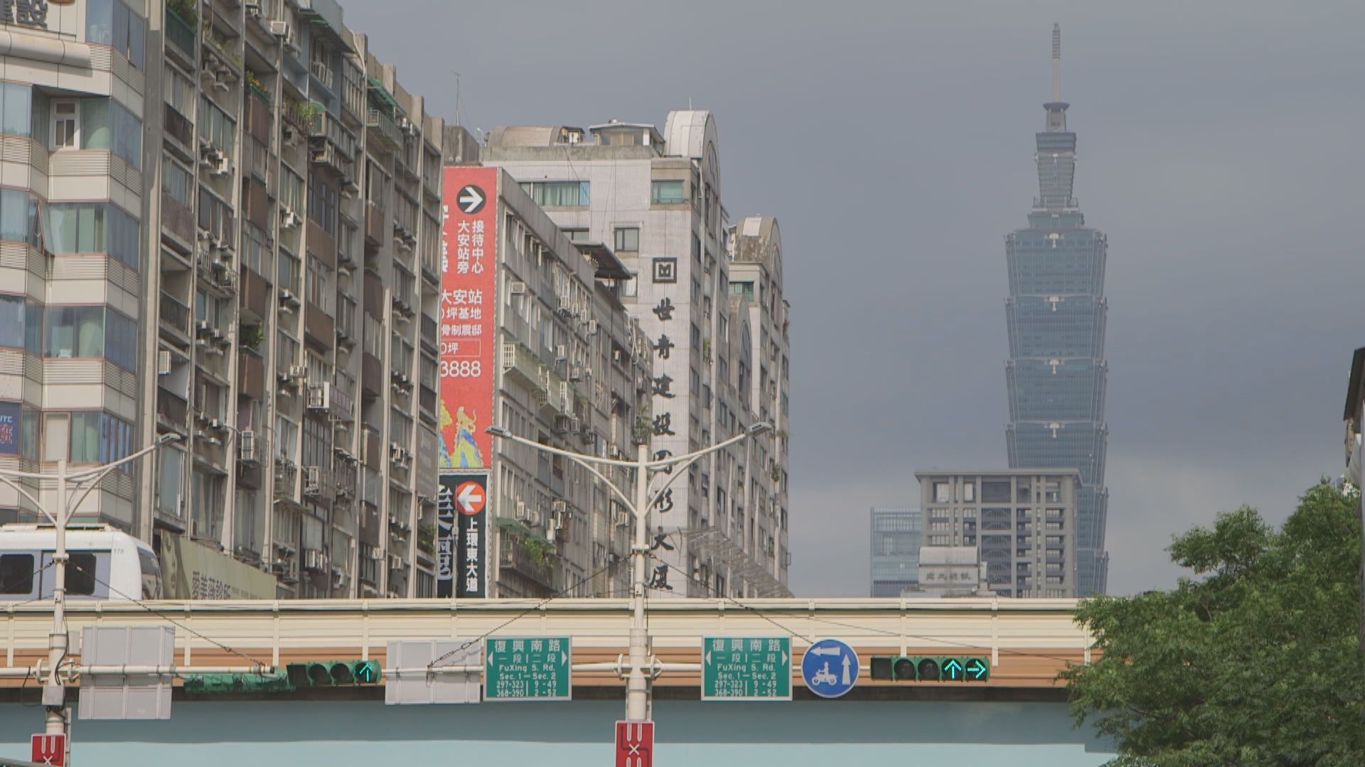 台灣有望四月中旬討論全面放寬口罩令