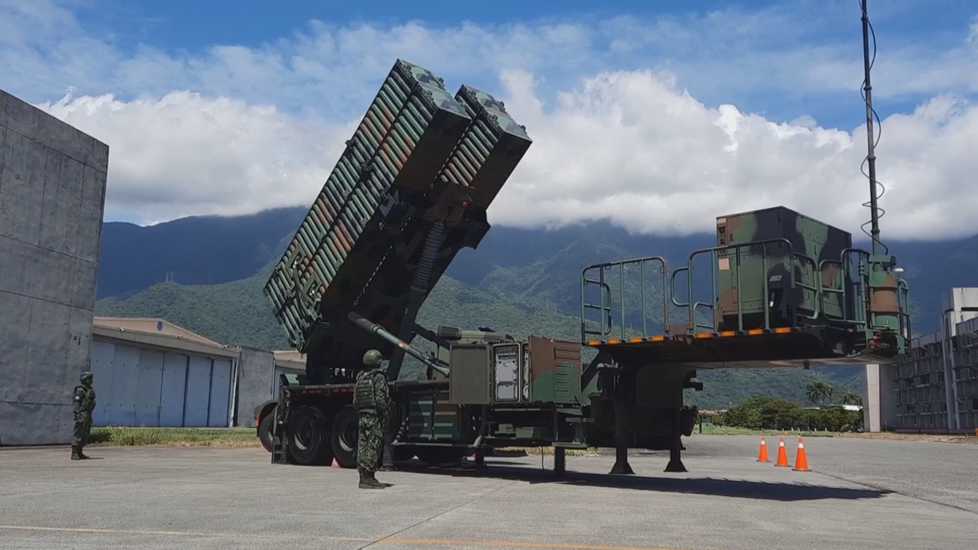 台灣空軍在花蓮基地展示操練多款軍備