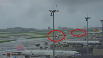 香港航空客機降落桃園機場疑滑錯跑道　迎面遇上另一客機