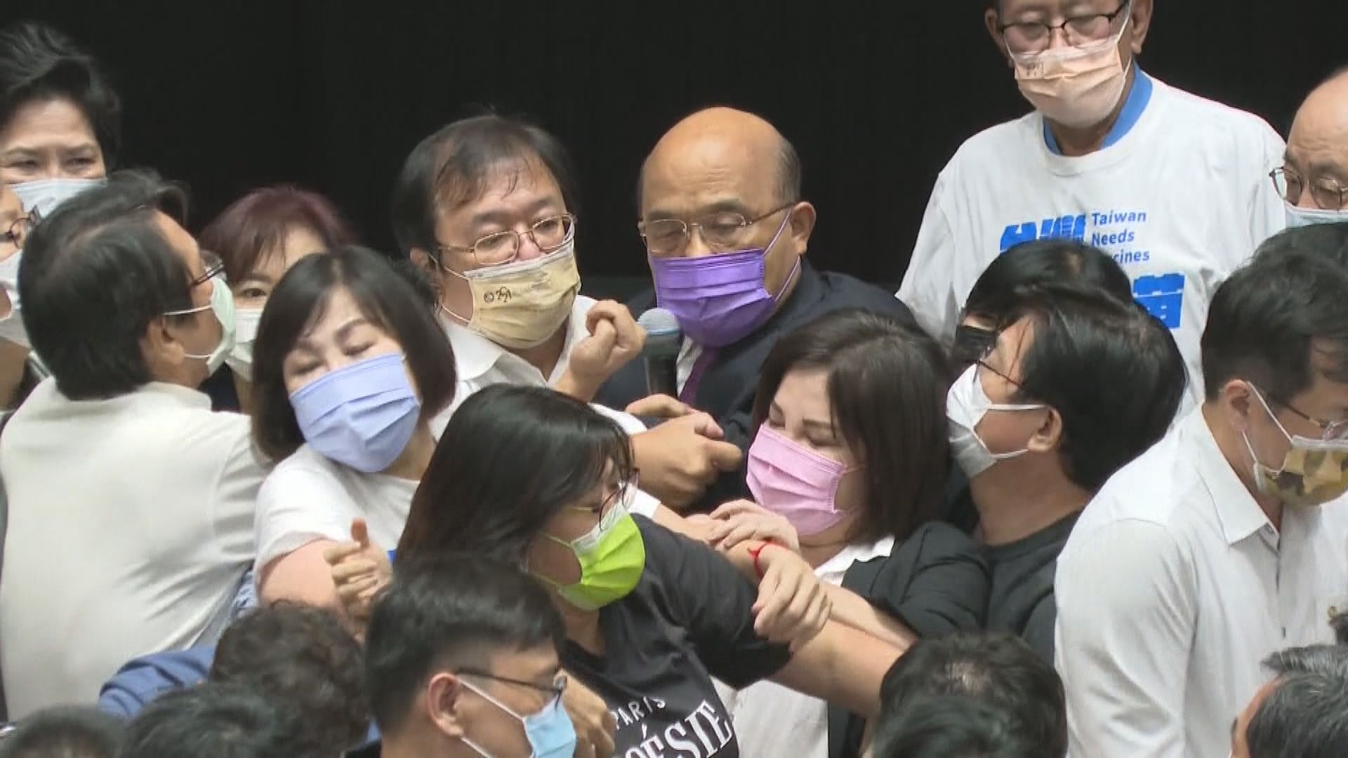 蘇貞昌到立法院宣讀施政報告遭潑水