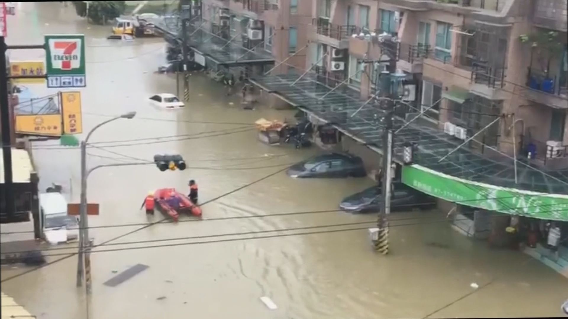 高雄暴雨成災停工停課　副總統度假惹批評