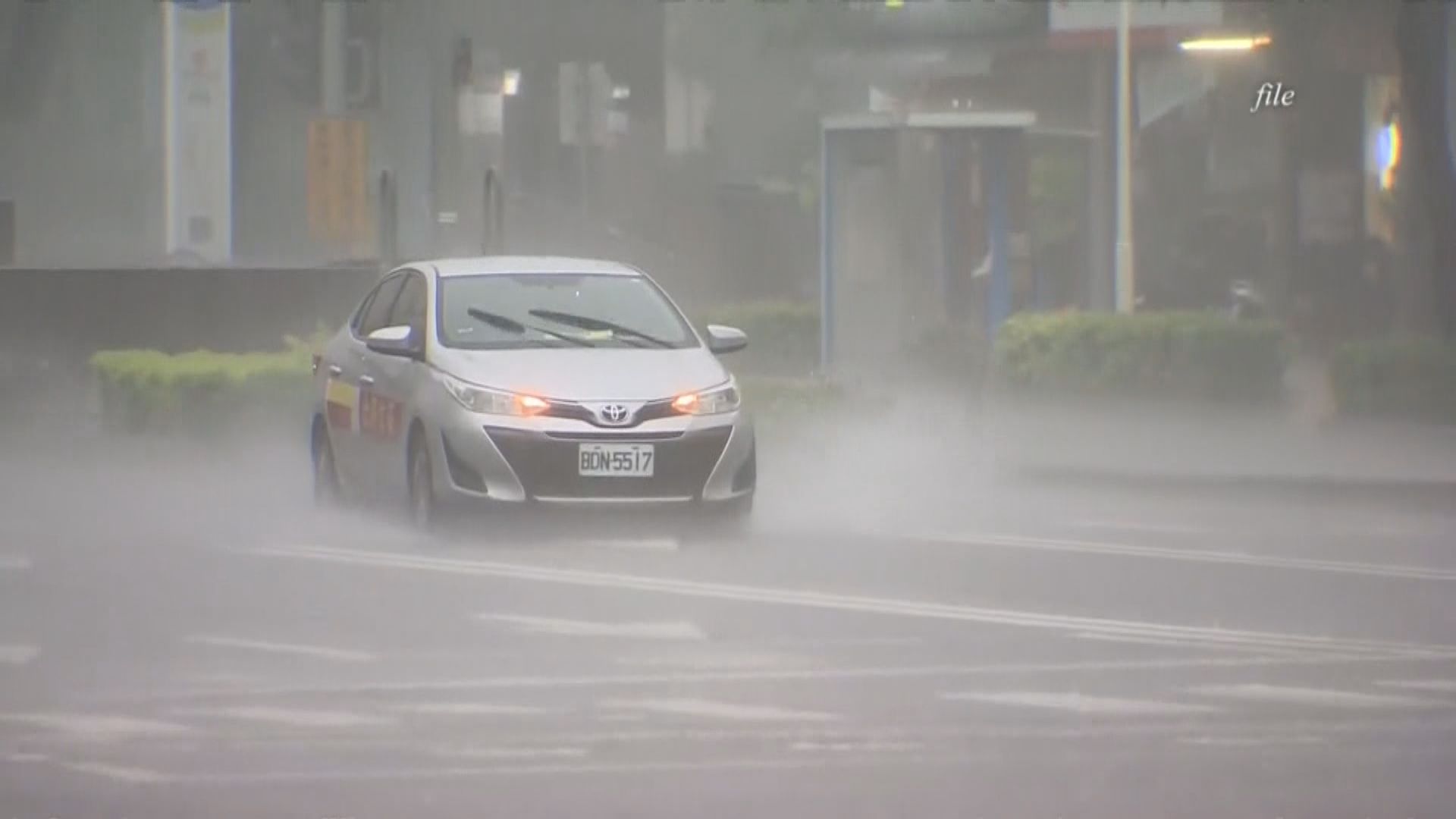 台灣廣泛地區大雨　高雄市五區暫停新冠疫苗接種