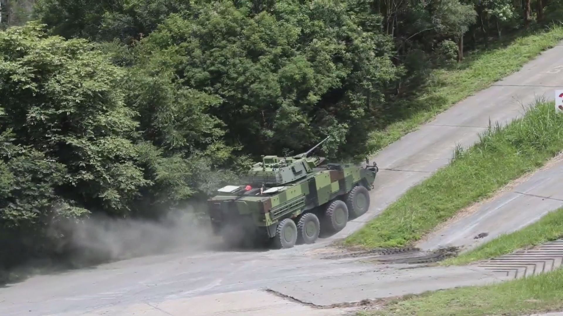 台灣展示CM-34雲豹甲車及其生產線